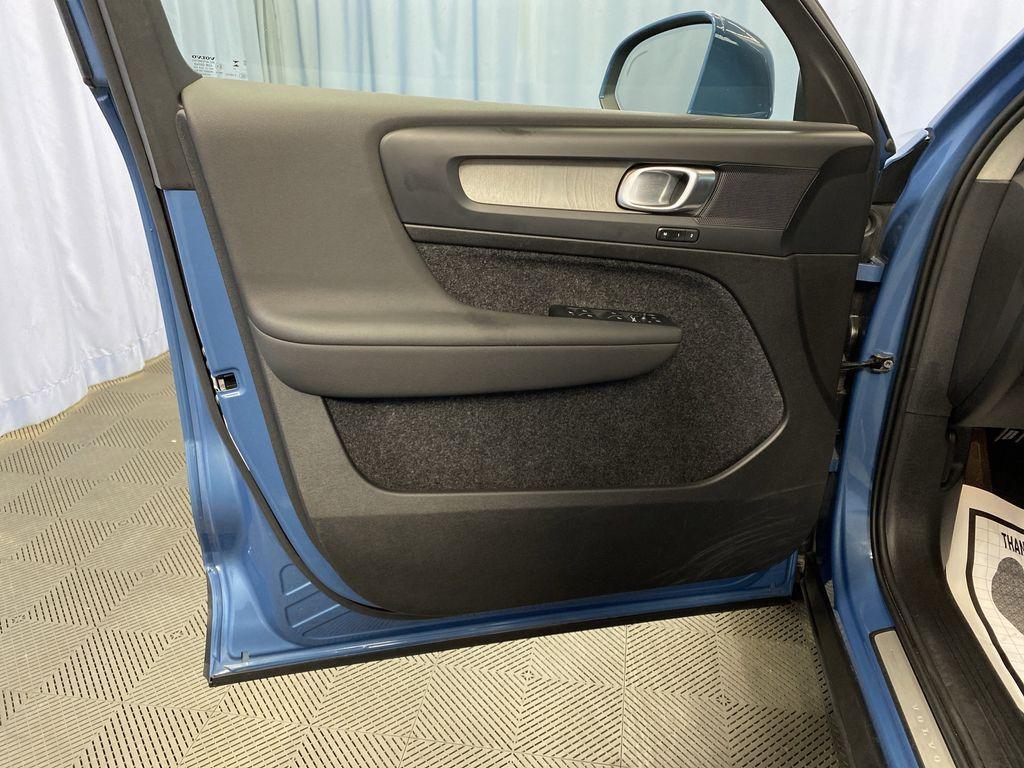 used 2025 Volvo XC40 car, priced at $31,632