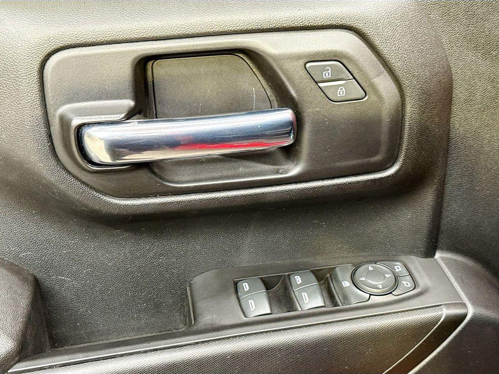 used 2022 Chevrolet Silverado 1500 car, priced at $31,288