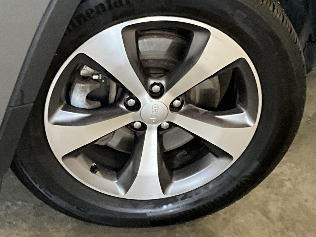 used 2021 Jeep Cherokee car, priced at $18,800