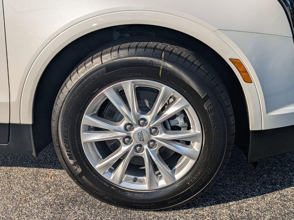 new 2026 Cadillac XT5 car, priced at $48,020