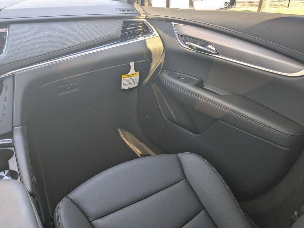 new 2025 Cadillac XT6 car, priced at $39,477