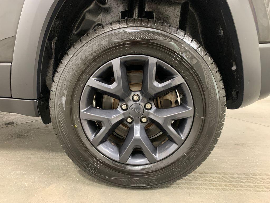 used 2020 Jeep Cherokee car, priced at $18,375