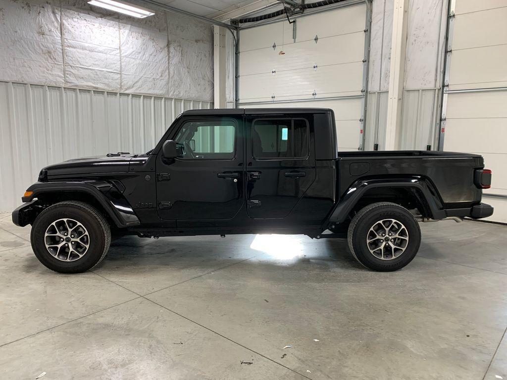 used 2024 Jeep Gladiator car, priced at $37,952