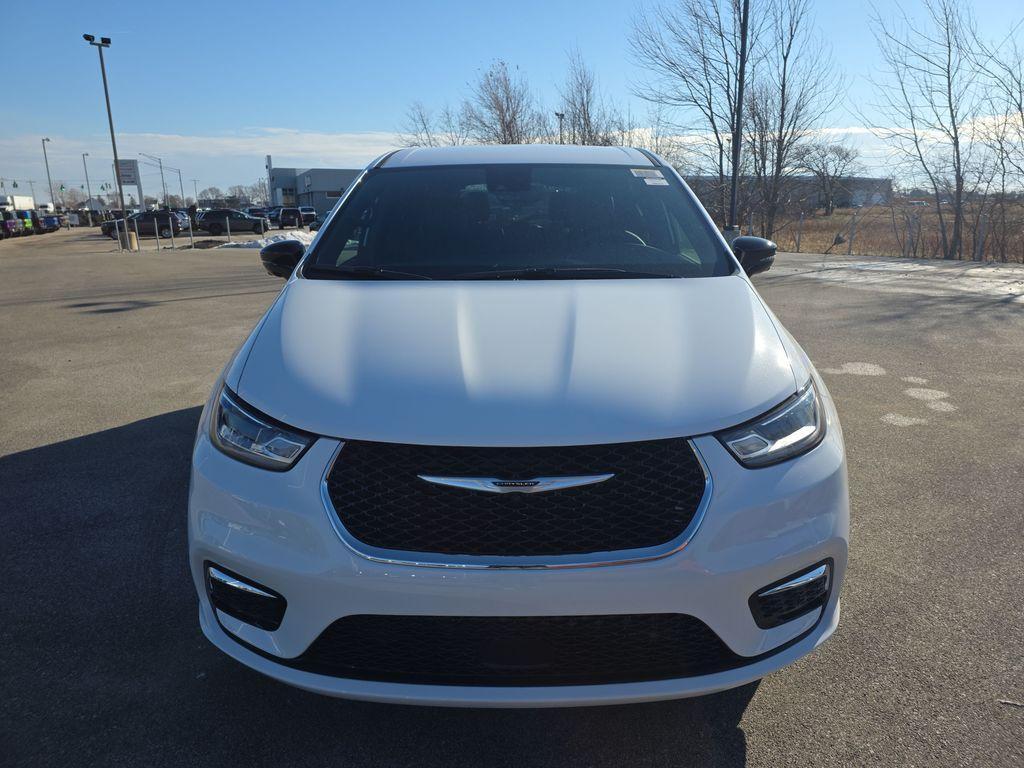 new 2026 Chrysler Pacifica car, priced at $46,930