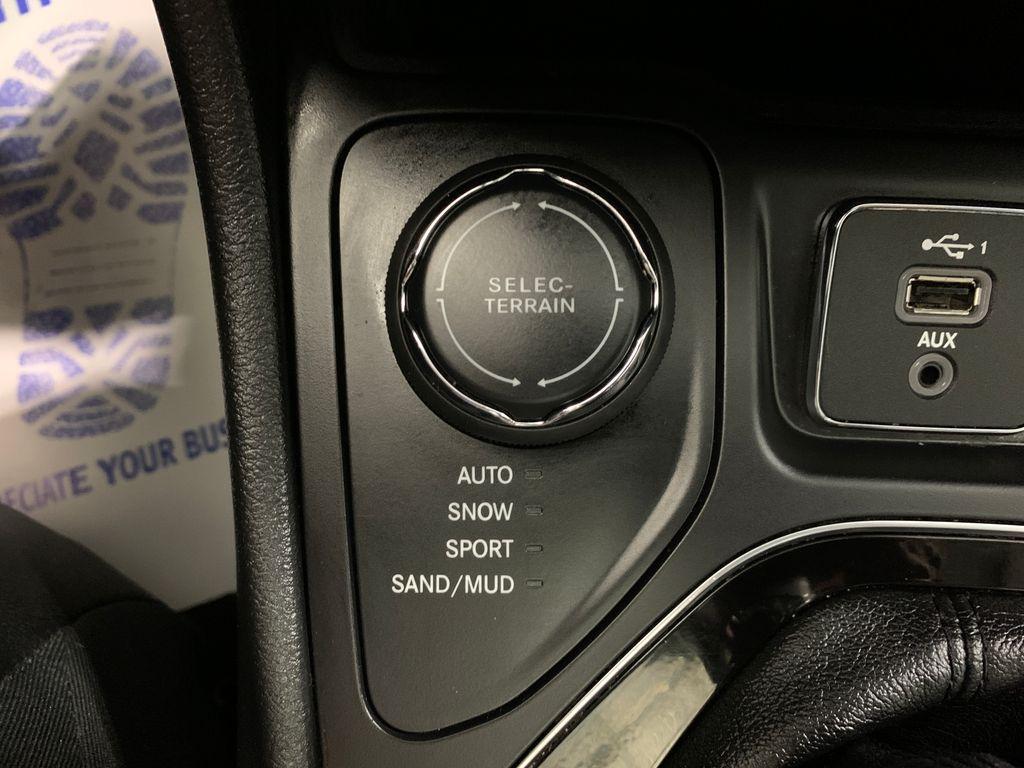 used 2019 Jeep Cherokee car, priced at $17,043