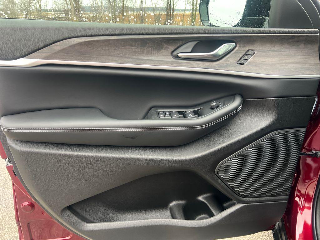 new 2025 Jeep Grand Cherokee L car, priced at $52,585