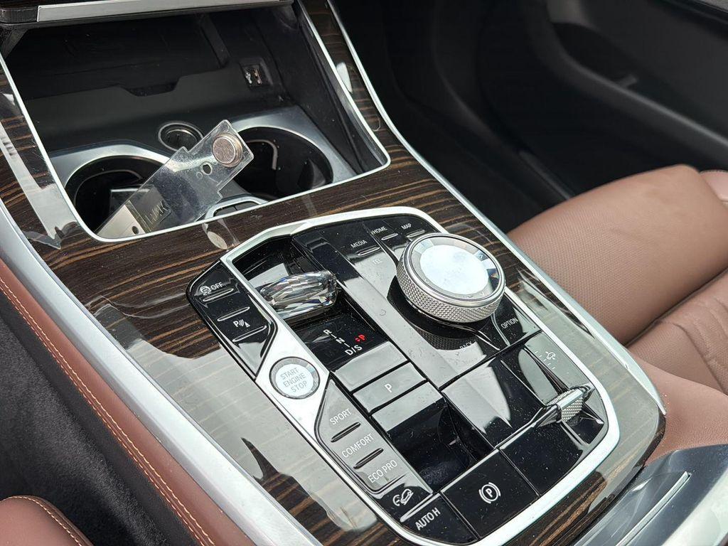 2023 Mineral White Metallic BMW X7