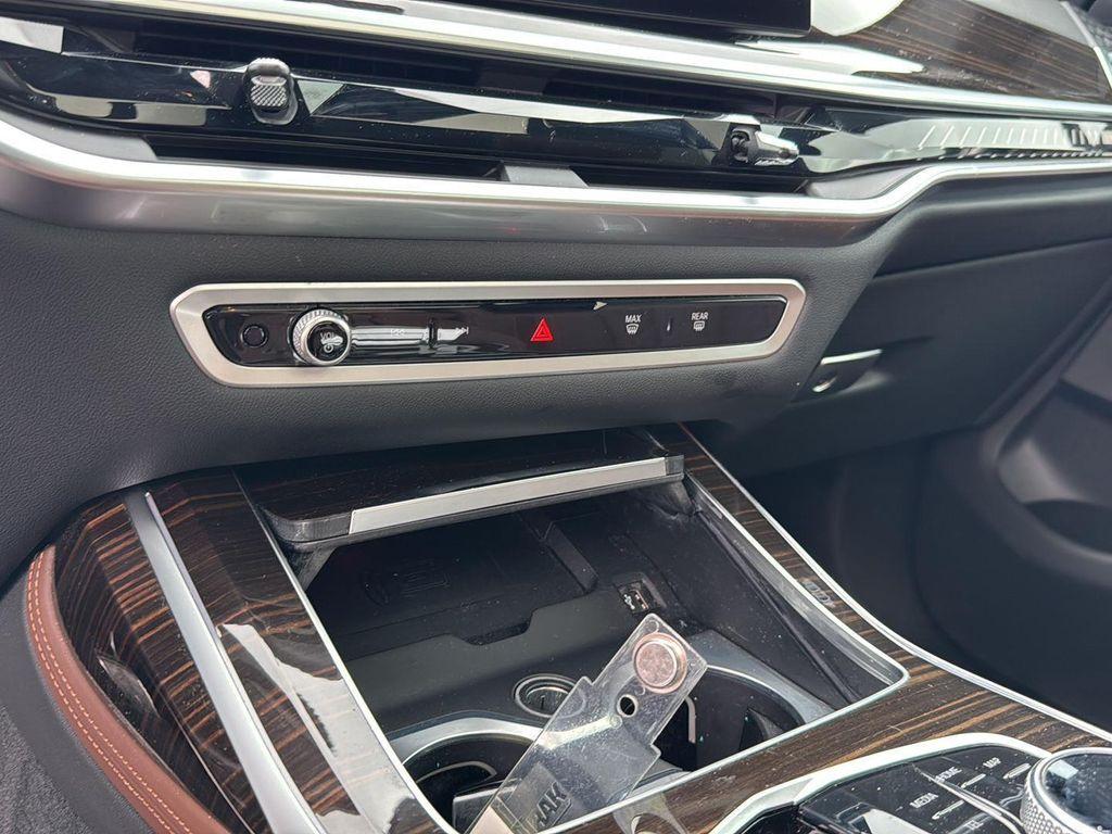 2023 Mineral White Metallic BMW X7