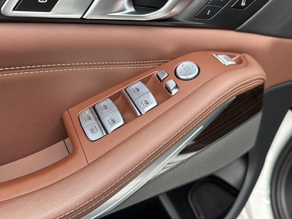 2023 Mineral White Metallic BMW X7