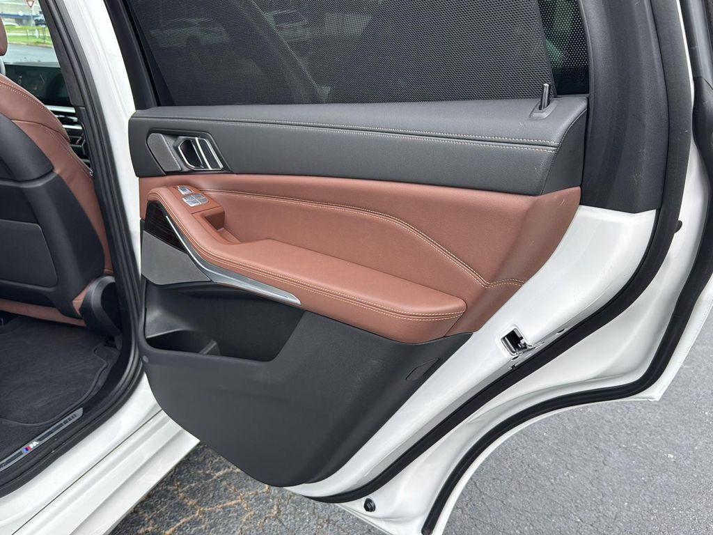 2023 Mineral White Metallic BMW X7