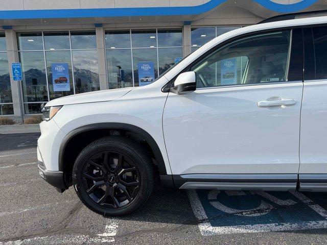 new 2025 Honda Pilot car, priced at $49,619