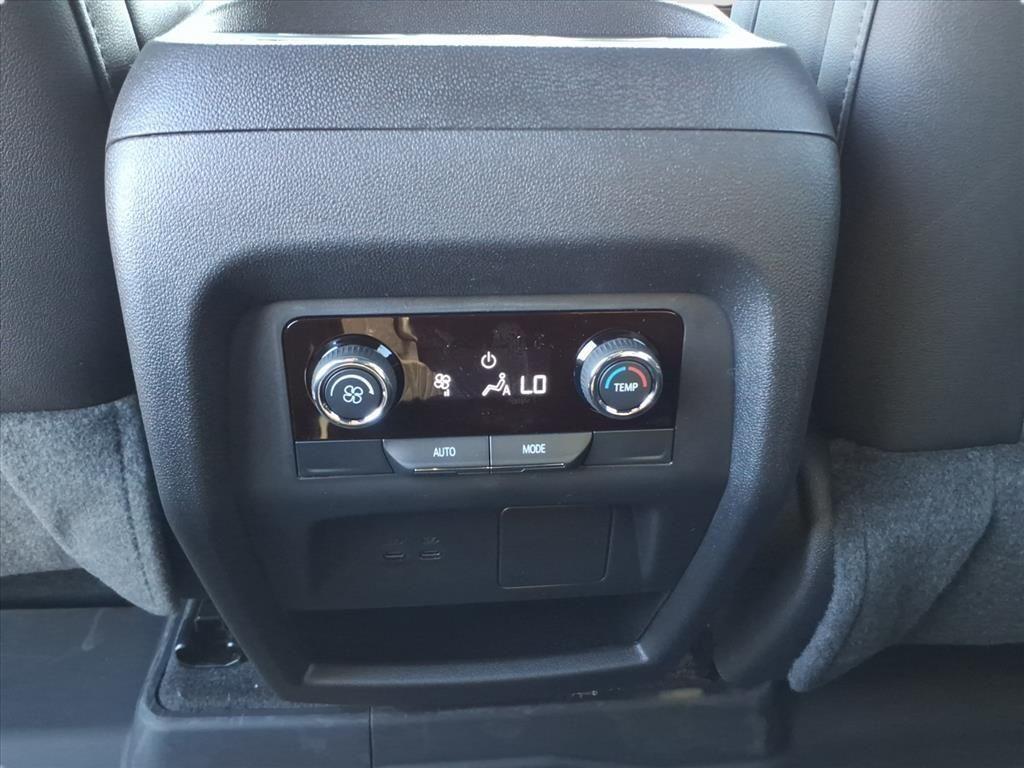 new 2026 Chevrolet Traverse car, priced at $43,988