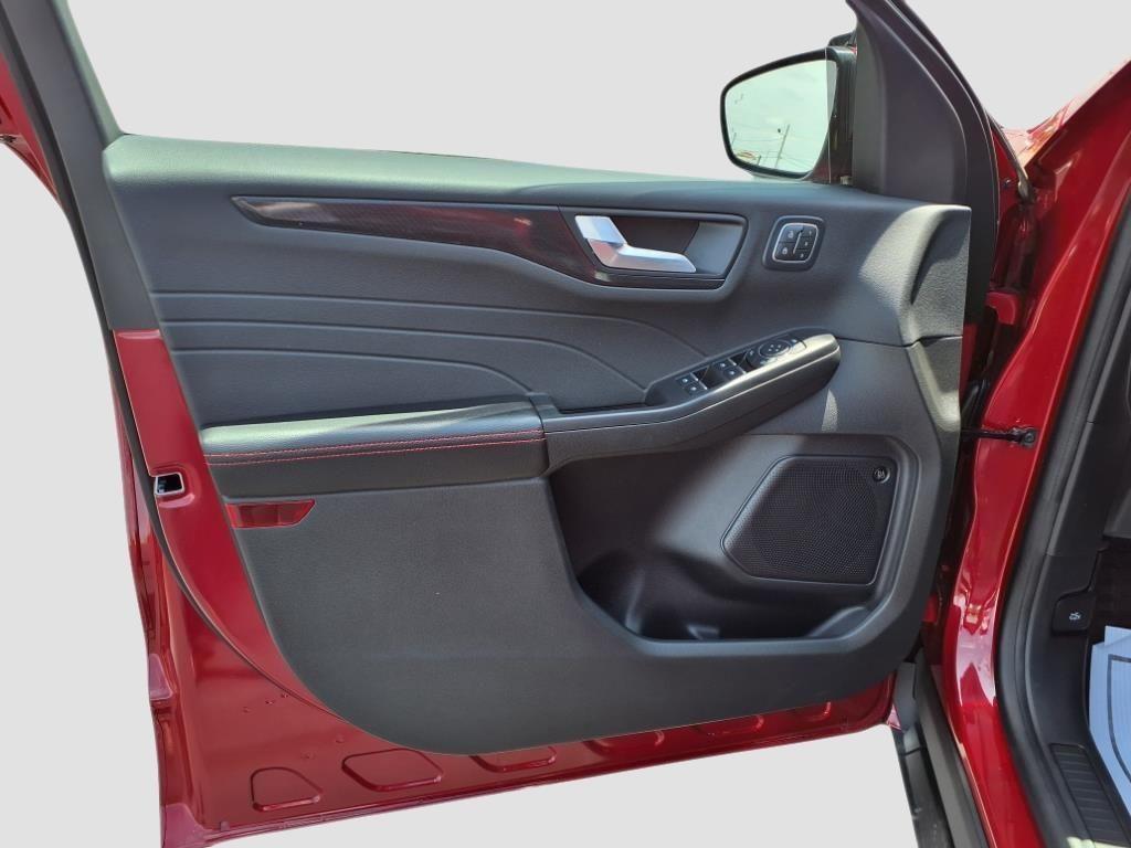 used 2023 Ford Escape car, priced at $25,464