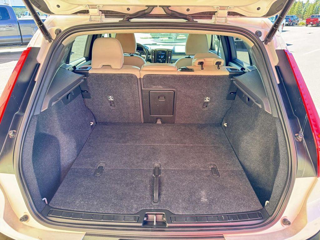 used 2021 Volvo XC40 car, priced at $15,995