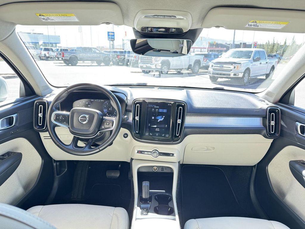 used 2021 Volvo XC40 car, priced at $15,995