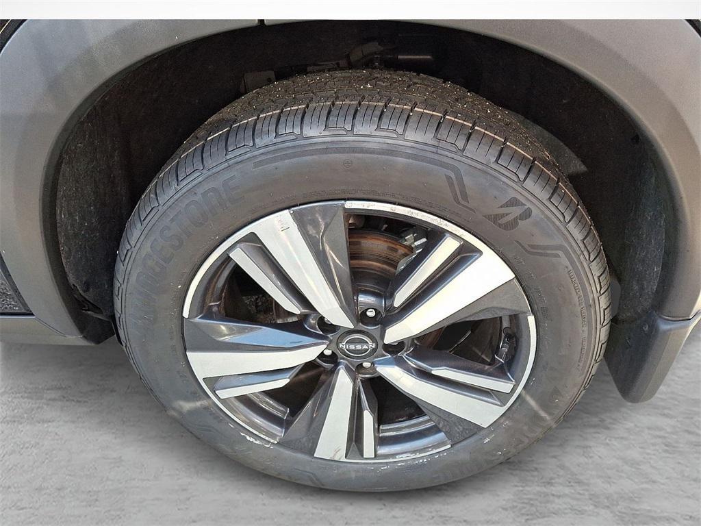 2022 Super Black Nissan Rogue