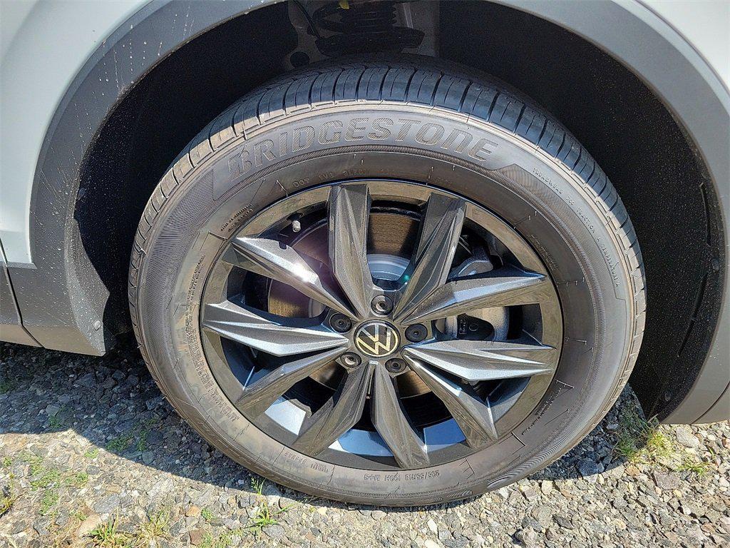new 2024 Volkswagen Tiguan car, priced at $30,689