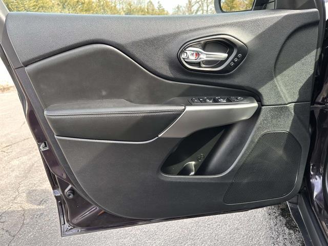 used 2021 Jeep Cherokee car, priced at $18,995