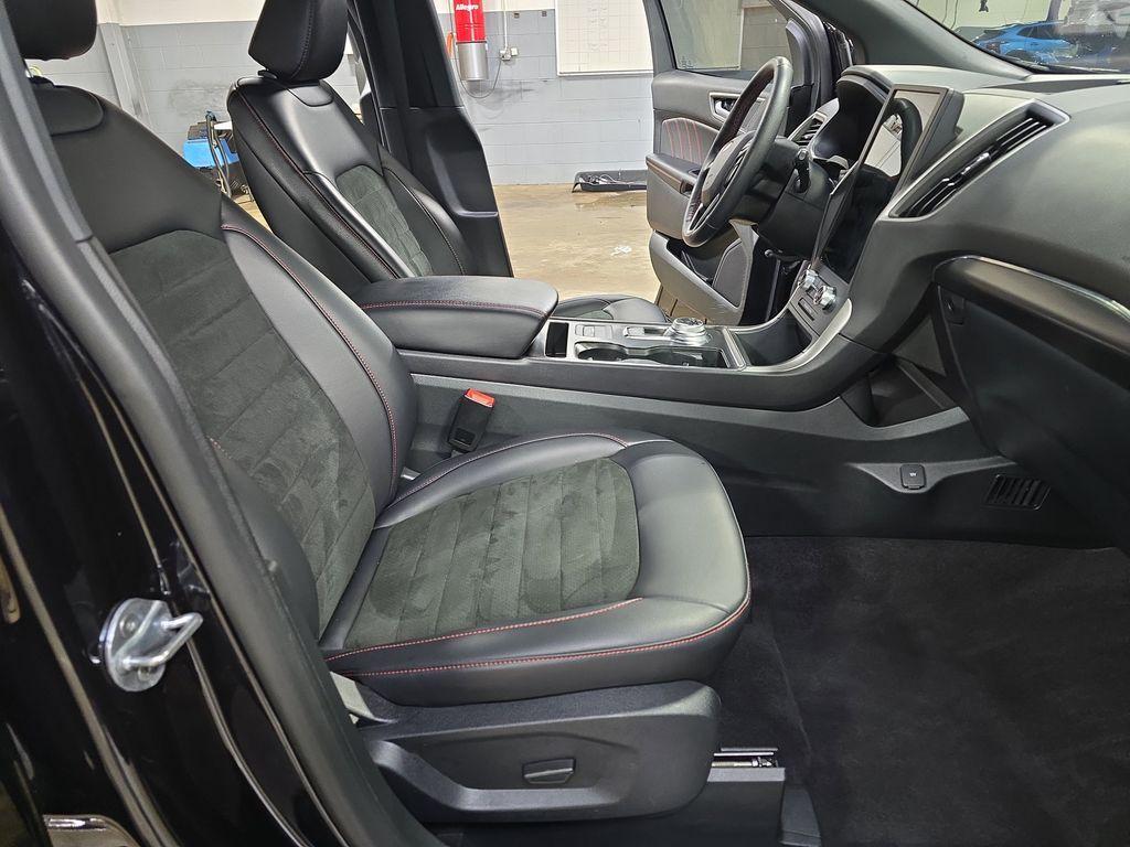 used 2024 Ford Edge car, priced at $33,304