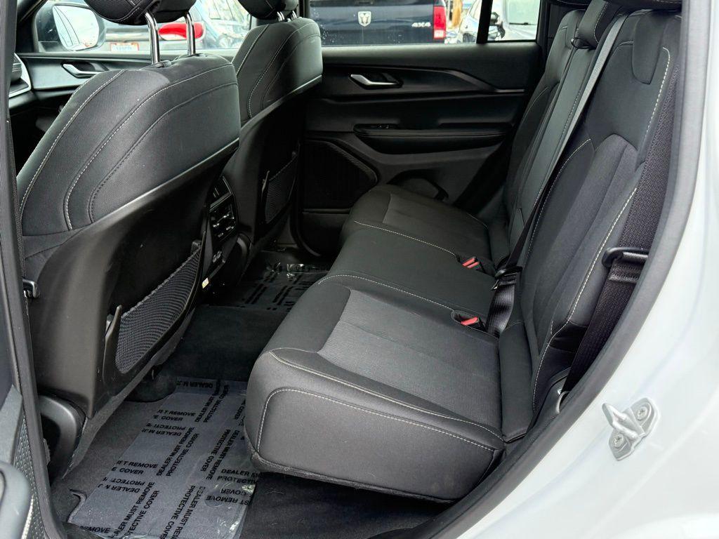 new 2025 Jeep Grand Cherokee car, priced at $36,997