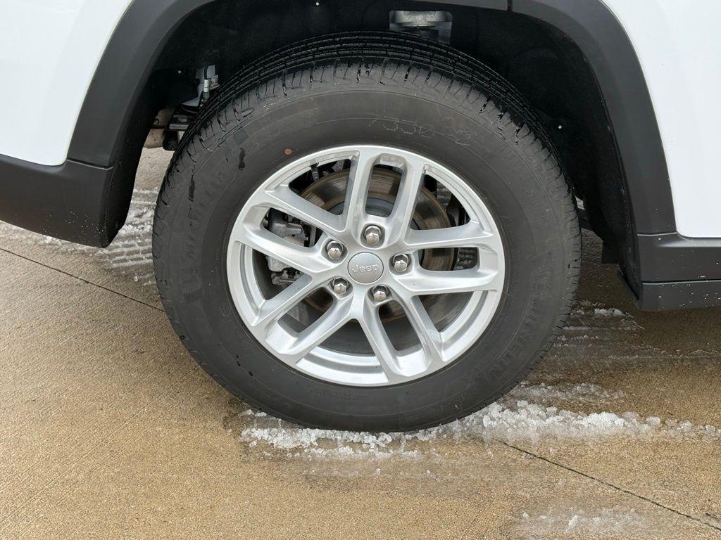 new 2025 Jeep Grand Cherokee car, priced at $36,997