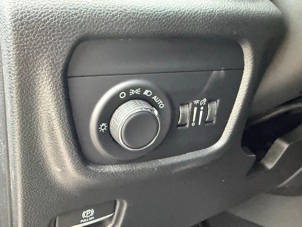 new 2025 Jeep Grand Cherokee car, priced at $36,997