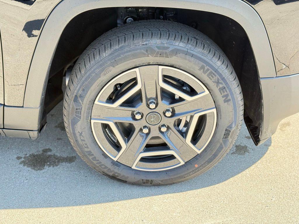 new 2026 Jeep Cherokee car, priced at $44,900