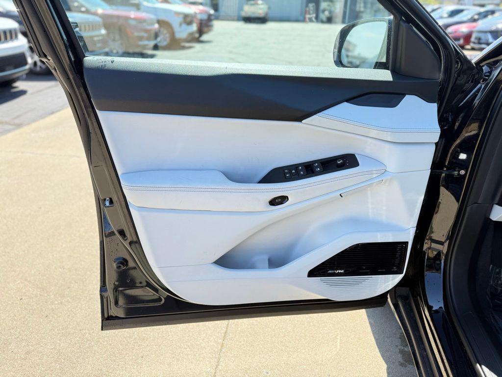 new 2026 Jeep Cherokee car, priced at $44,900