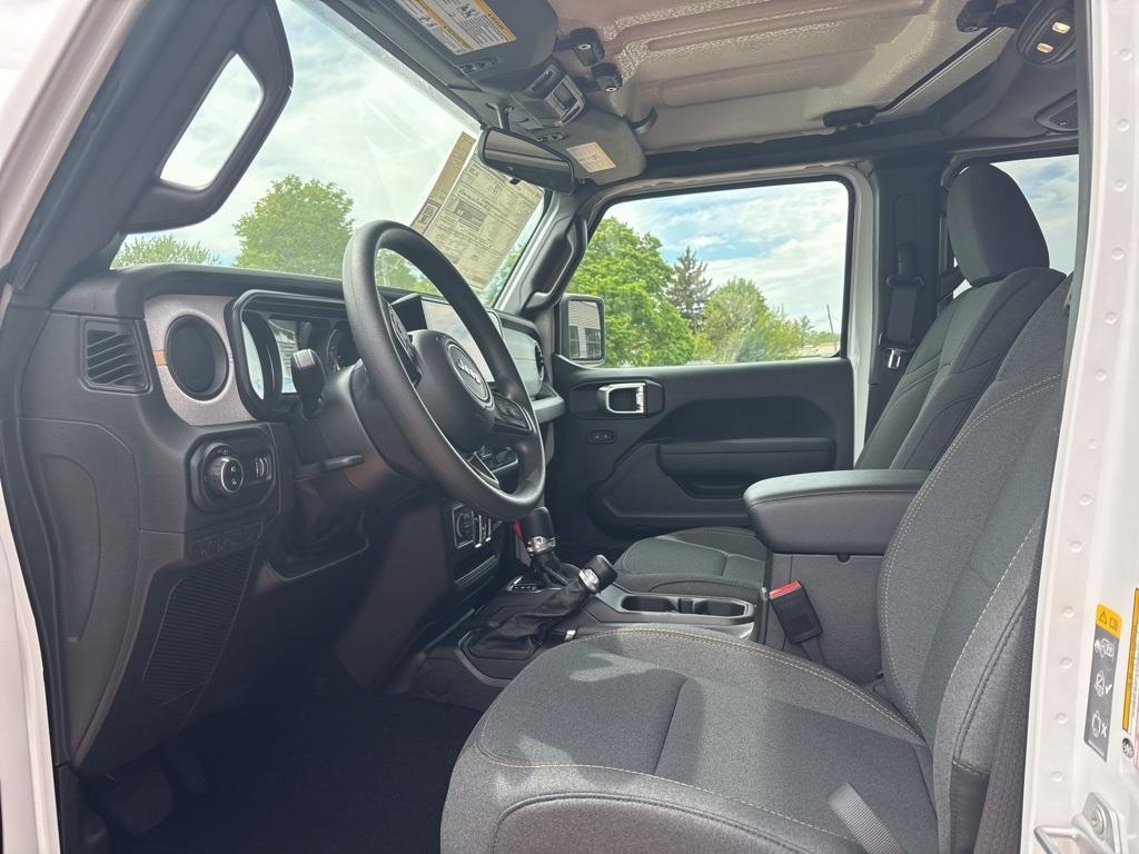 new 2025 Jeep Gladiator car, priced at $44,631