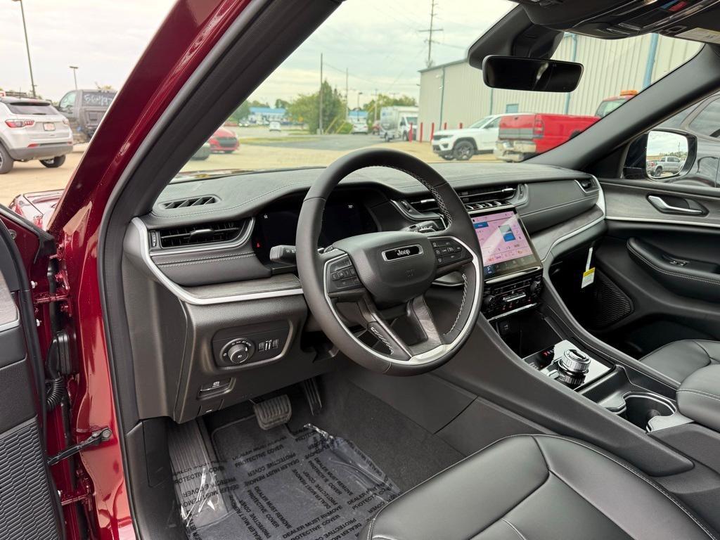 new 2025 Jeep Grand Cherokee car, priced at $42,217