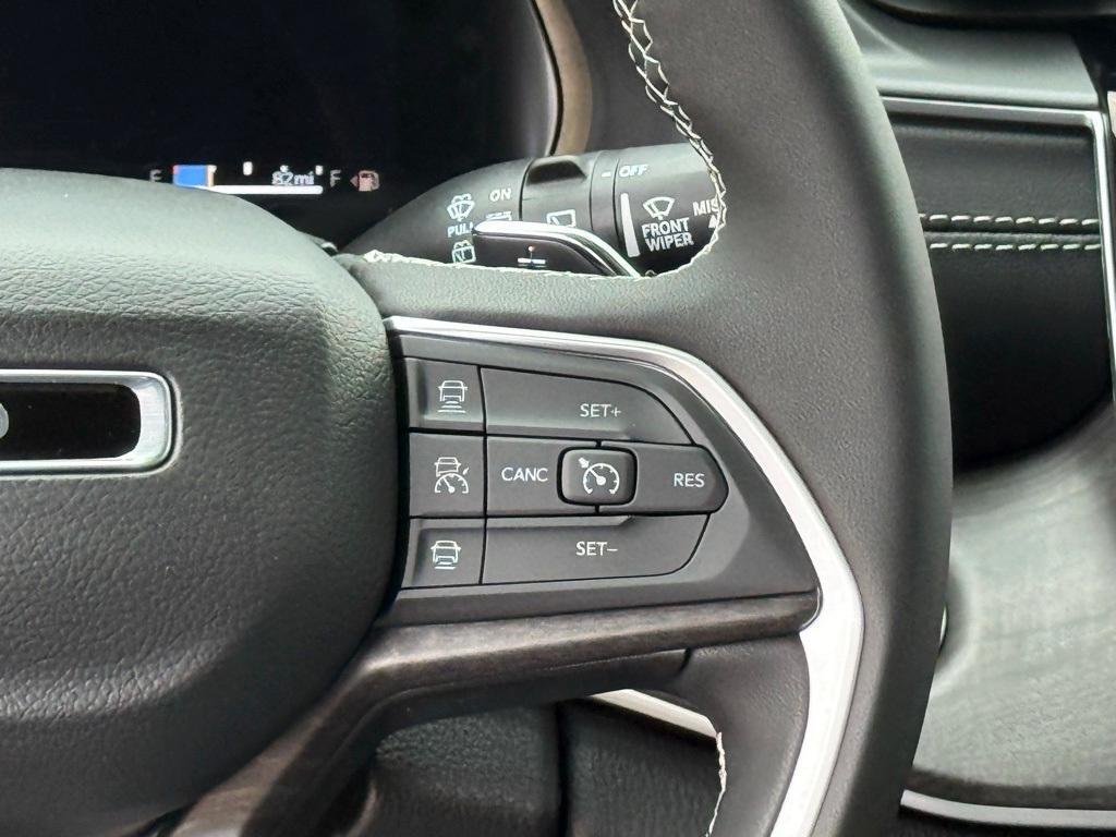 new 2025 Jeep Grand Cherokee car, priced at $42,217