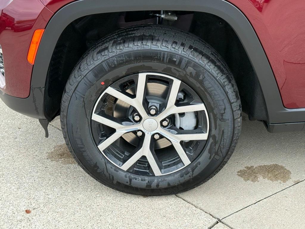 new 2025 Jeep Grand Cherokee car, priced at $42,217