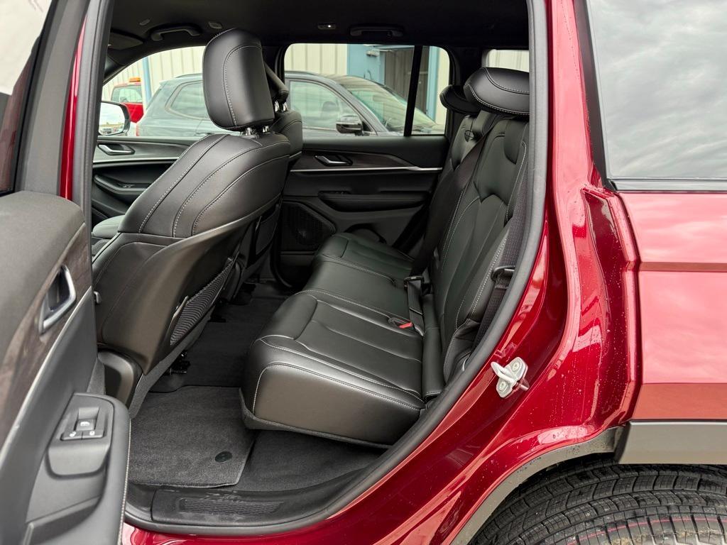 new 2025 Jeep Grand Cherokee car, priced at $42,217