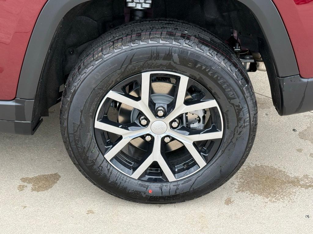 new 2025 Jeep Grand Cherokee car, priced at $42,217