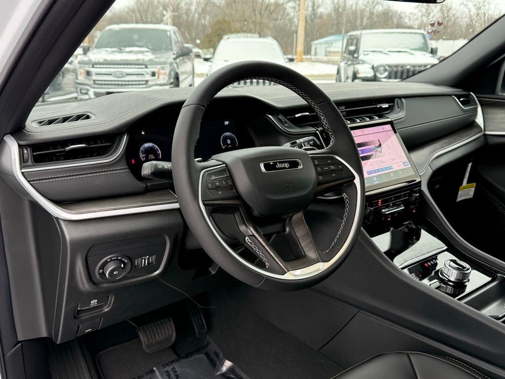 new 2025 Jeep Grand Cherokee car, priced at $47,125