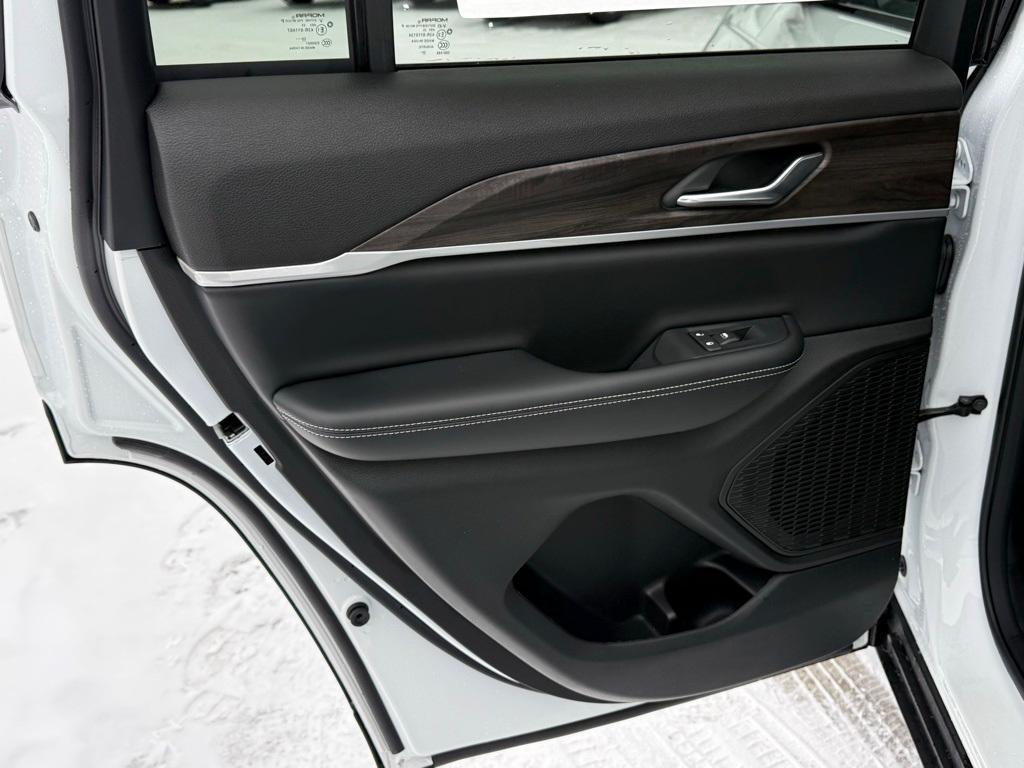 new 2025 Jeep Grand Cherokee car, priced at $47,125