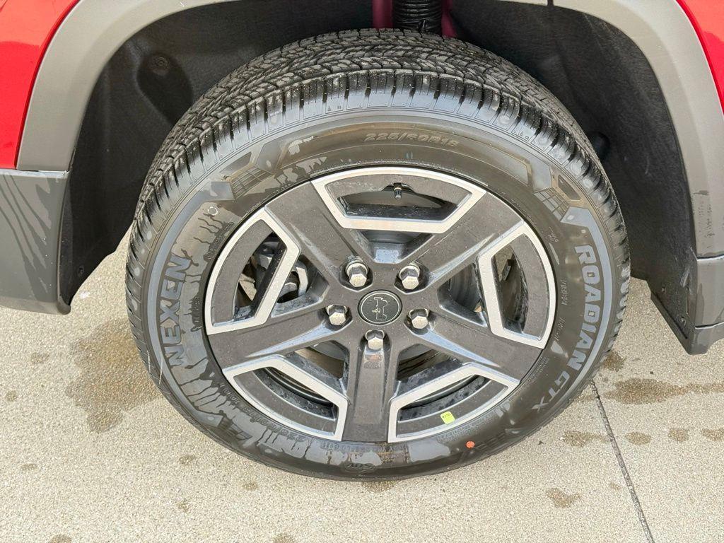 new 2026 Jeep Cherokee car, priced at $44,305