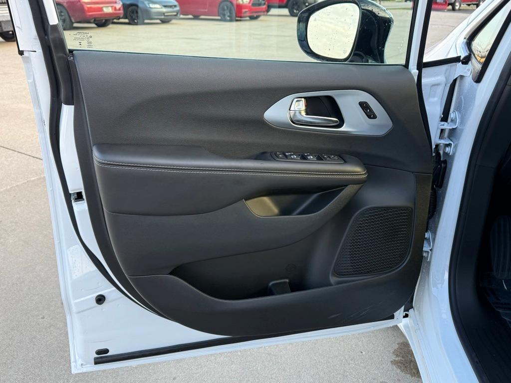 new 2026 Chrysler Pacifica car, priced at $47,101