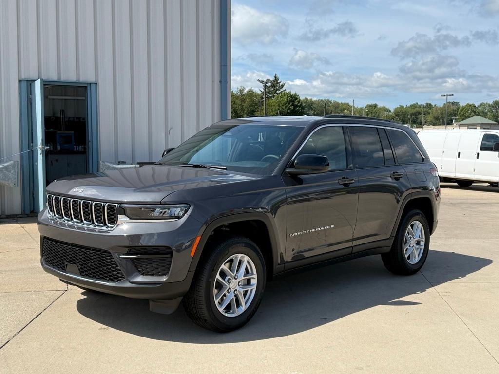 new 2025 Jeep Grand Cherokee car, priced at $39,908