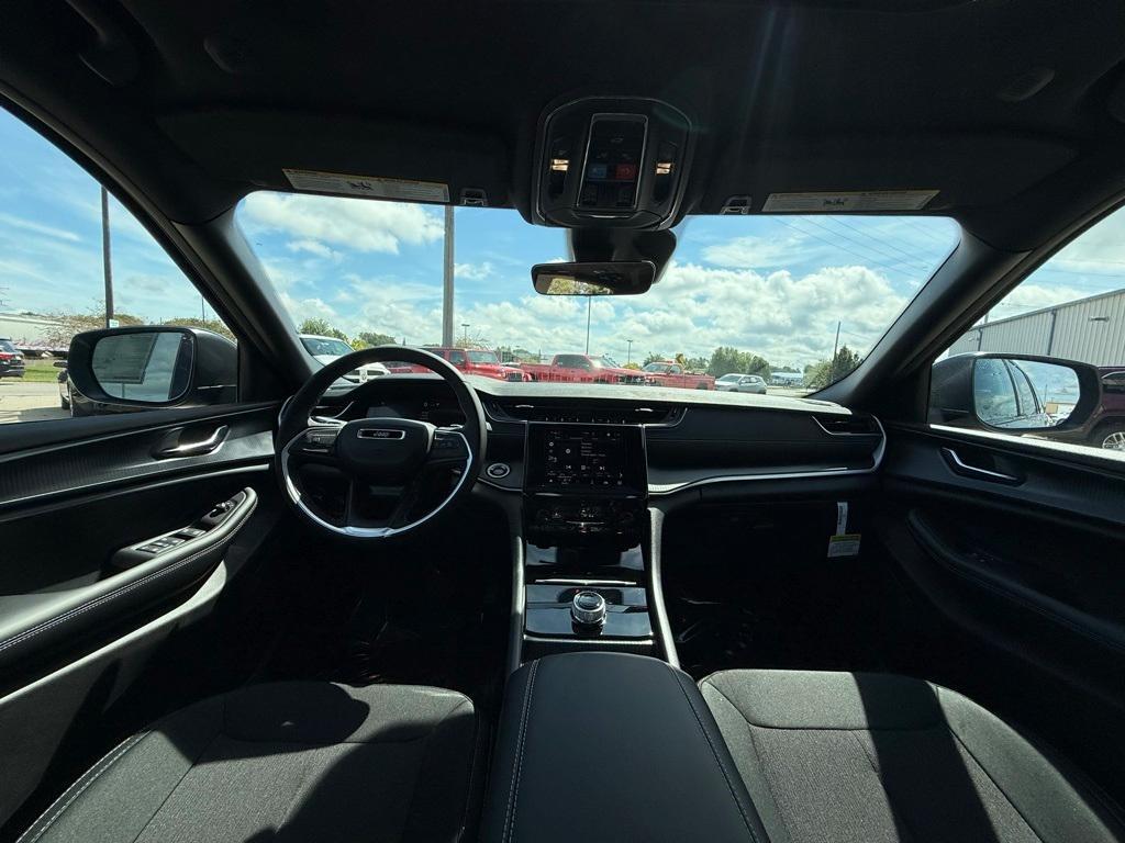 new 2025 Jeep Grand Cherokee car, priced at $39,908