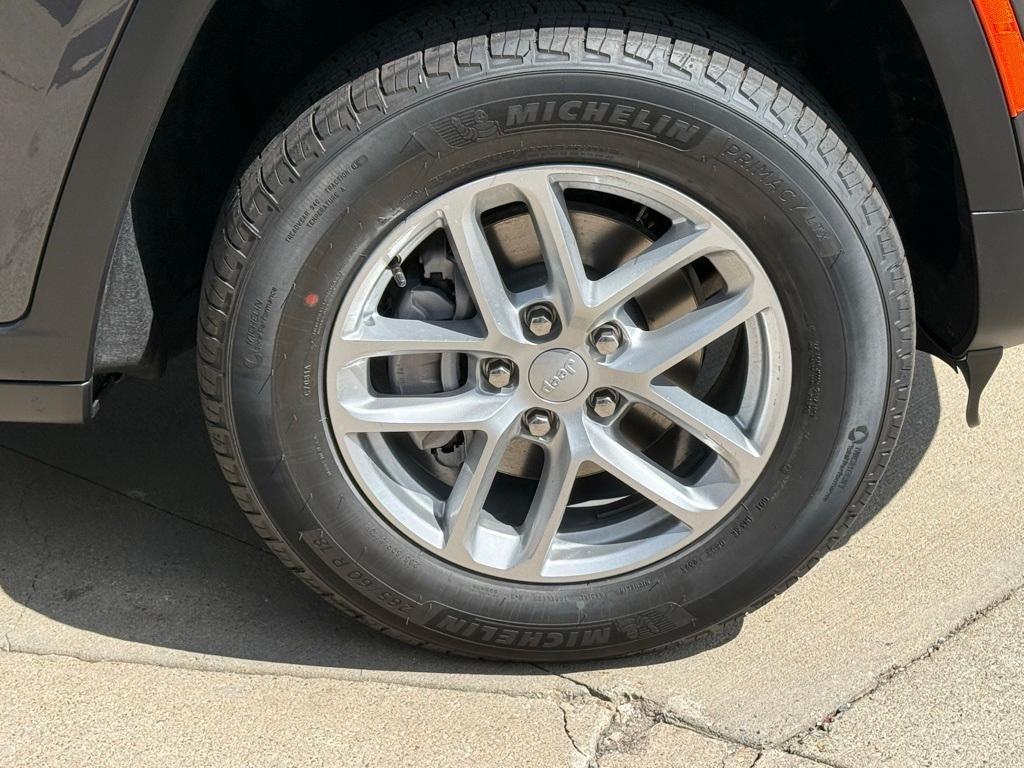 new 2025 Jeep Grand Cherokee car, priced at $39,908