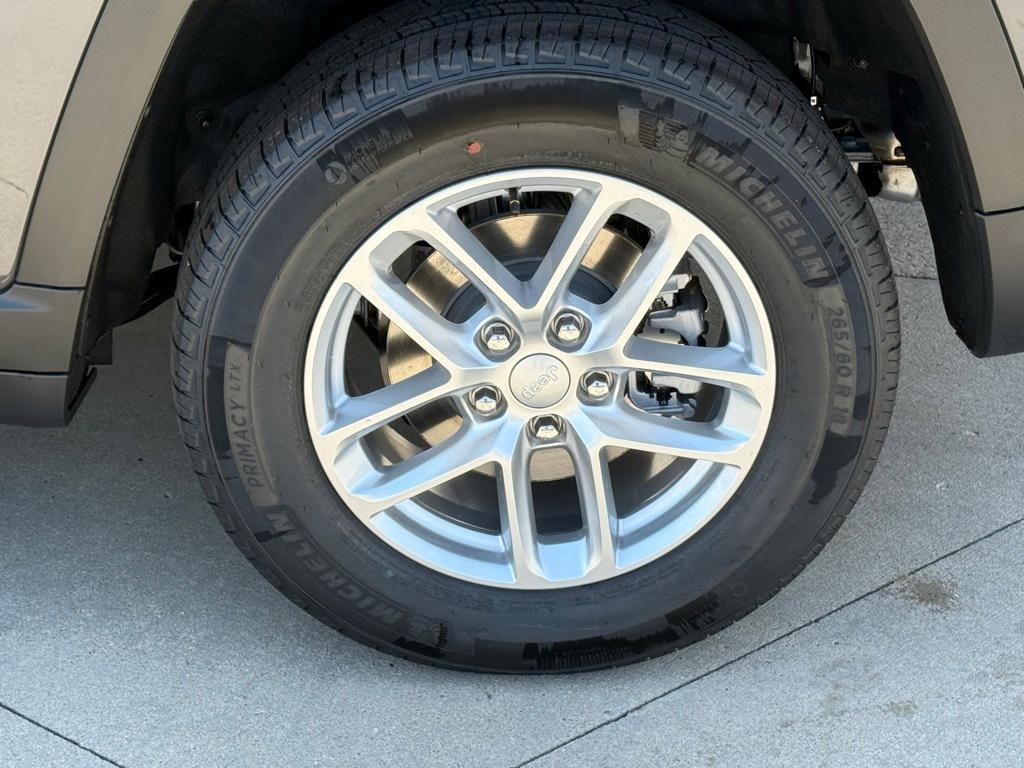 new 2025 Jeep Grand Cherokee car, priced at $39,908