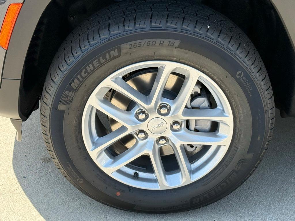 new 2025 Jeep Grand Cherokee car, priced at $39,908