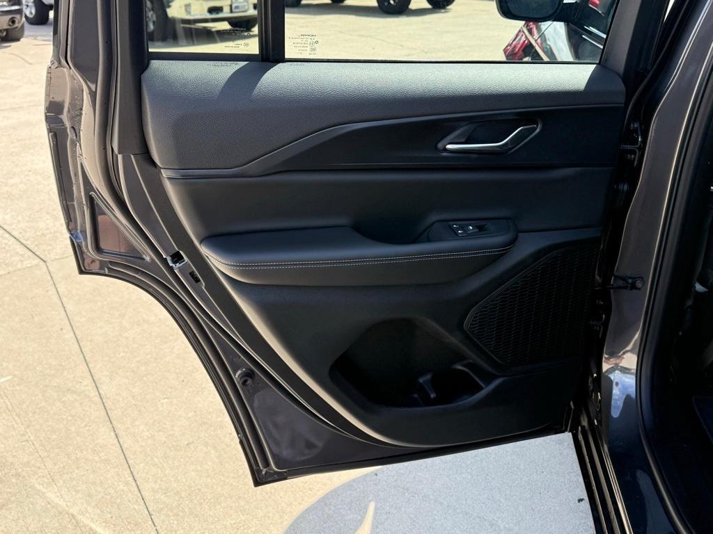 new 2025 Jeep Grand Cherokee car, priced at $39,908