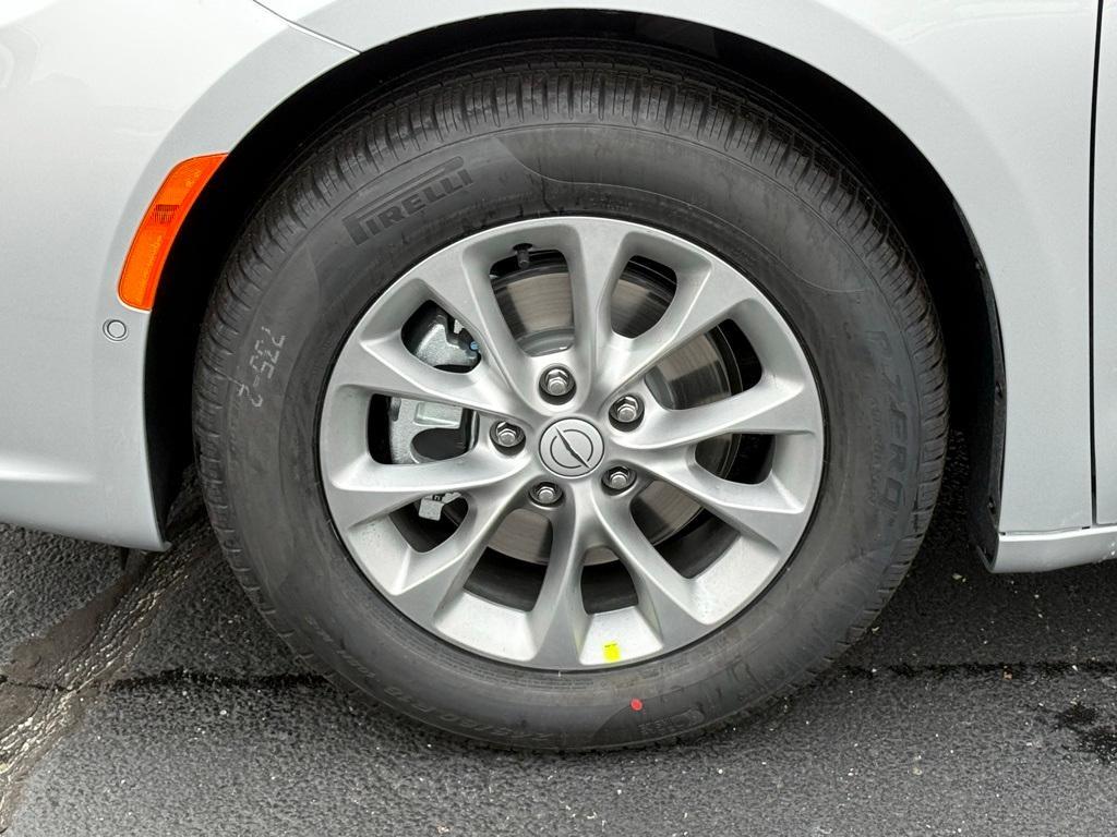 new 2026 Chrysler Pacifica car, priced at $48,277
