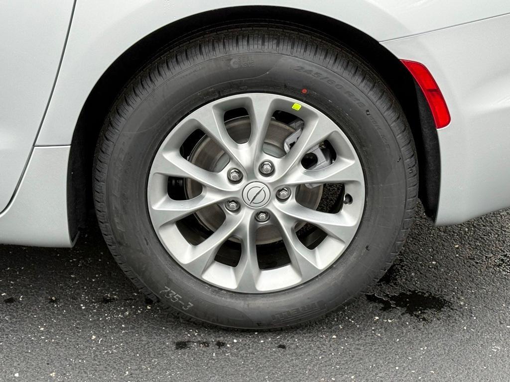 new 2026 Chrysler Pacifica car, priced at $48,277