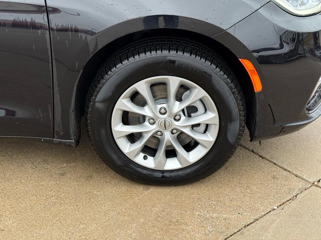 new 2025 Chrysler Pacifica car, priced at $48,111