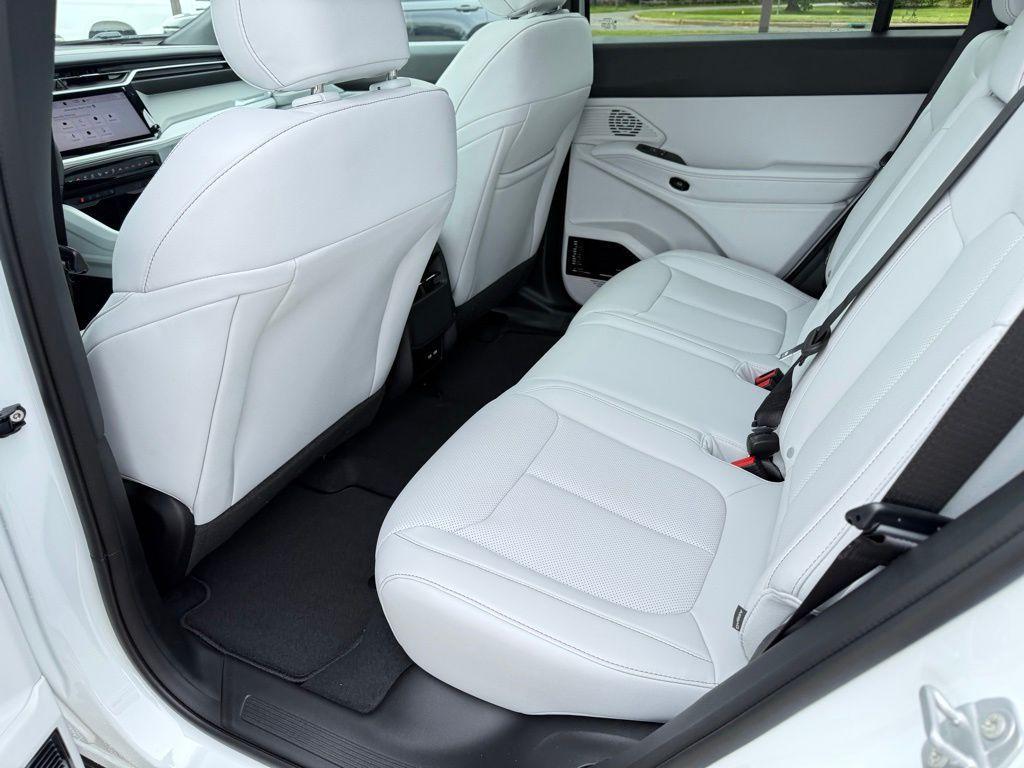 new 2026 Jeep Cherokee car, priced at $44,305
