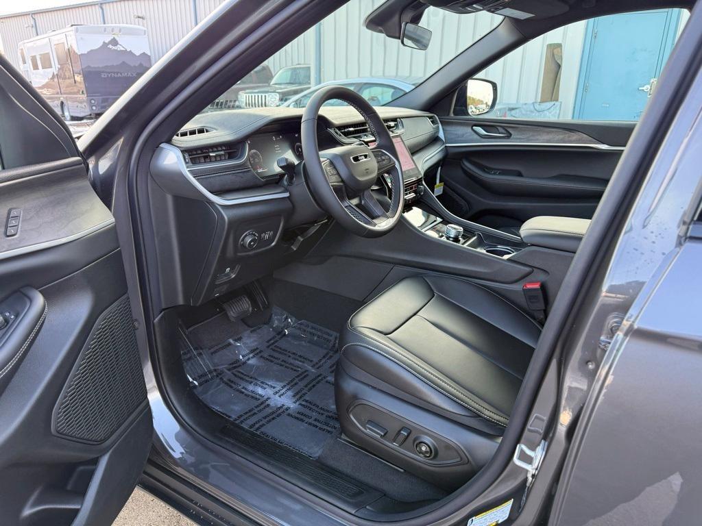 new 2025 Jeep Grand Cherokee car, priced at $47,970