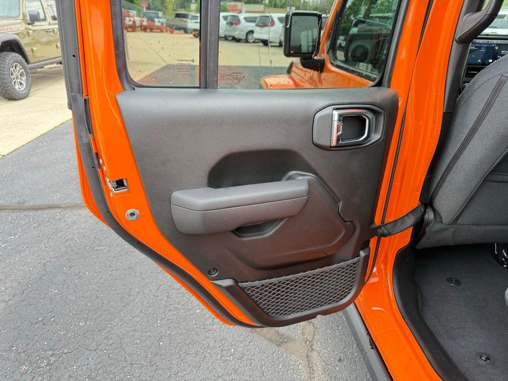 new 2025 Jeep Gladiator car, priced at $48,985